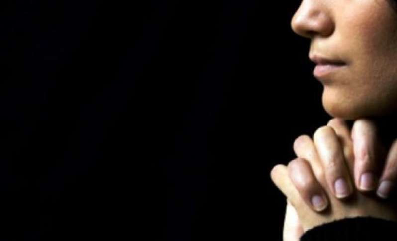 «Νόμιζα ήμουν άθεος αλλά άρχισα να προσεύχομαι» – Δείτε στο βίντεο γιατί